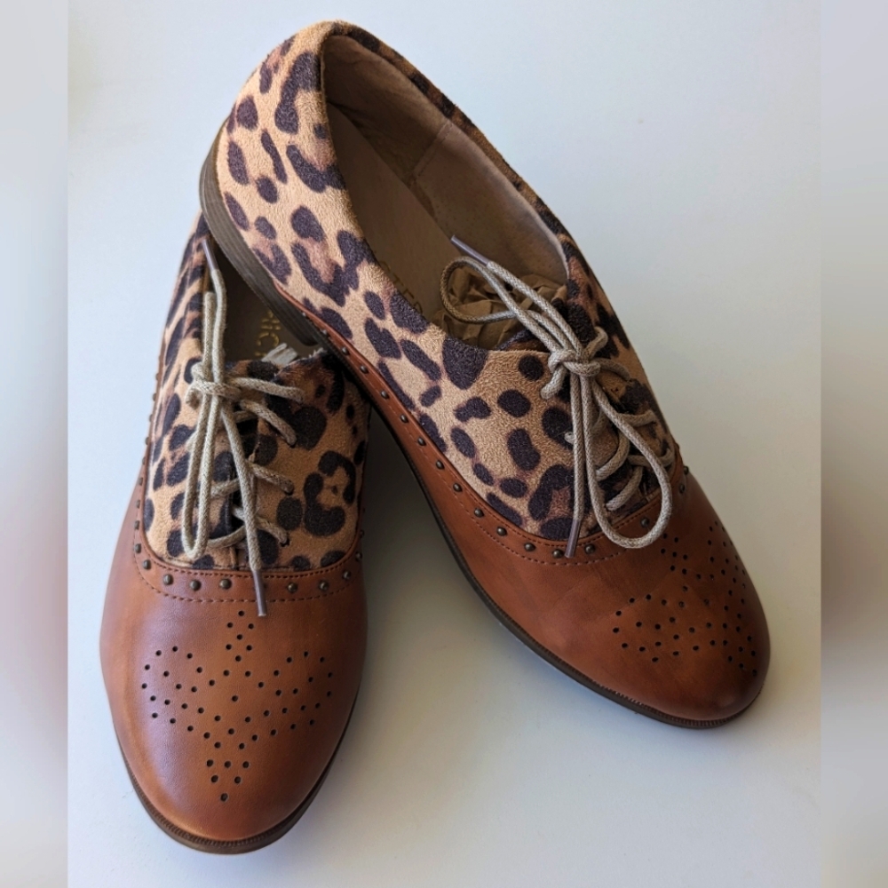 NWOT Women's Dress shoes Restricted size 8 brown animal print